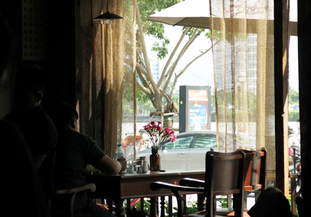 Nhiều cafe - bar view đẹp ven sông Hàn - Đà Nẵng