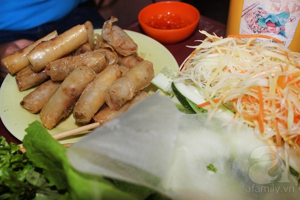 Ram cuốn cải là món ăn hấp dẫn và rất đáng thử khi đến Đà Nẵng.